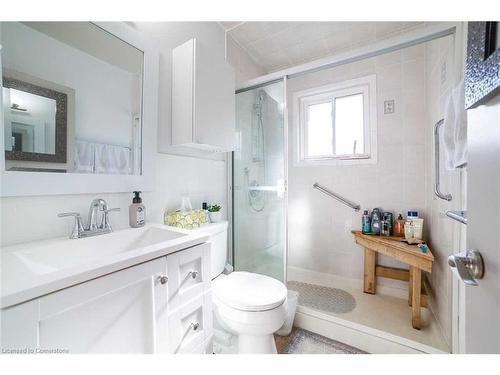 10 Warren Avenue, Hamilton, ON - Indoor Photo Showing Bathroom