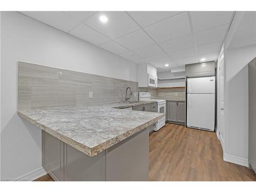 10 Warren Avenue, Hamilton, ON - Indoor Photo Showing Kitchen