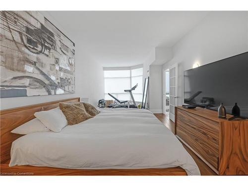 903-1237 North Shore Boulevard E, Burlington, ON - Indoor Photo Showing Bedroom