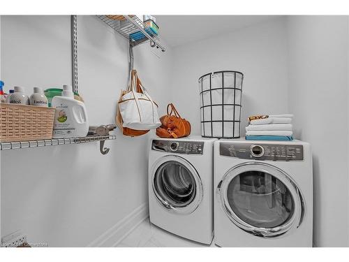 903-1237 North Shore Boulevard E, Burlington, ON - Indoor Photo Showing Laundry Room