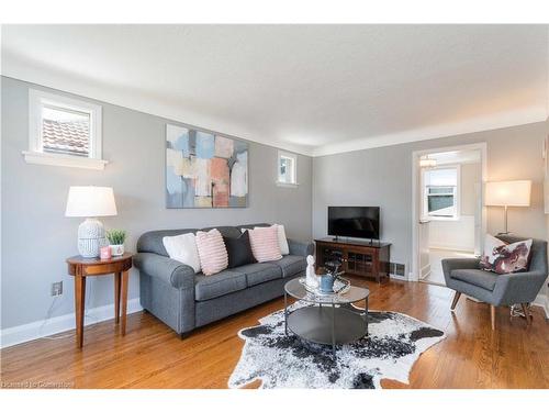 28 Walter Avenue S, Hamilton, ON - Indoor Photo Showing Living Room