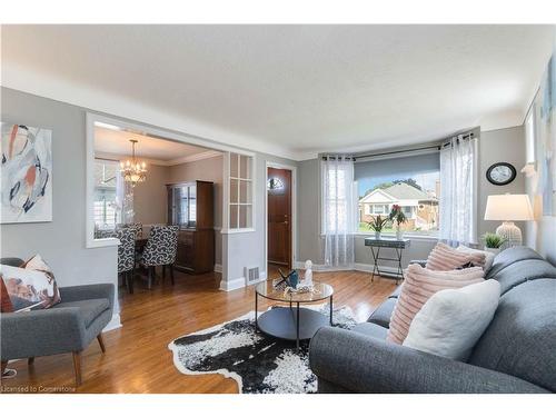 28 Walter Avenue S, Hamilton, ON - Indoor Photo Showing Living Room