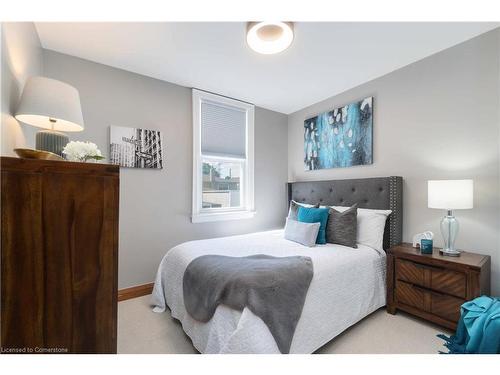 28 Walter Avenue S, Hamilton, ON - Indoor Photo Showing Bedroom