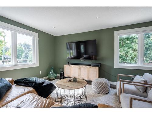 534 Evans Road, Waterdown, ON - Indoor Photo Showing Living Room