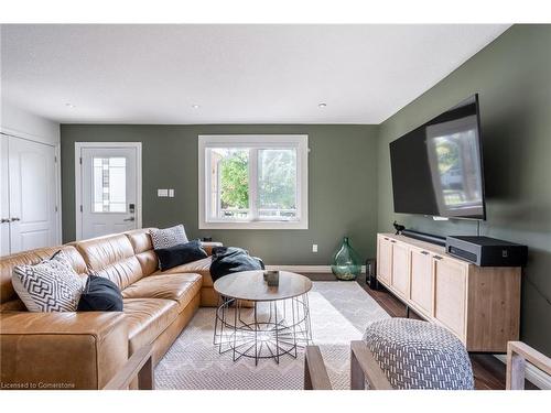 534 Evans Road, Waterdown, ON - Indoor Photo Showing Living Room