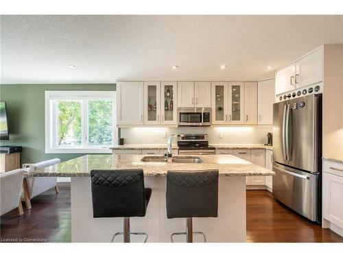 534 Evans Road, Waterdown, ON - Indoor Photo Showing Kitchen With Upgraded Kitchen