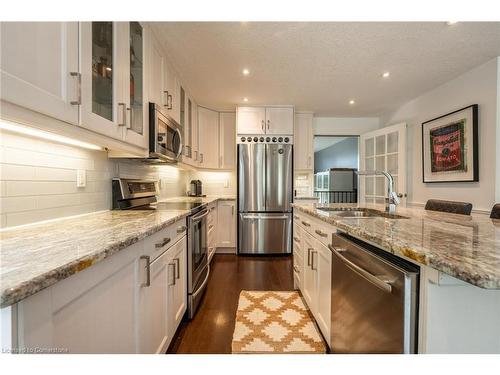 534 Evans Road, Waterdown, ON - Indoor Photo Showing Kitchen With Upgraded Kitchen