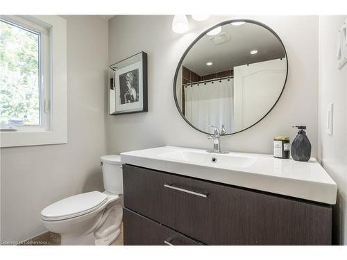 534 Evans Road, Waterdown, ON - Indoor Photo Showing Bathroom