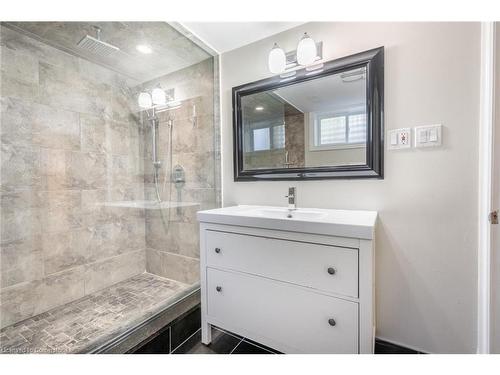 534 Evans Road, Waterdown, ON - Indoor Photo Showing Bathroom