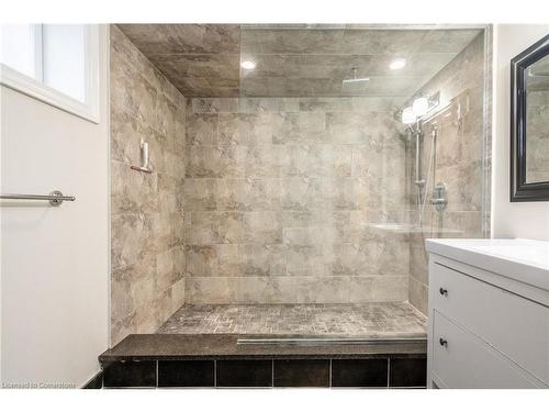 534 Evans Road, Waterdown, ON - Indoor Photo Showing Bathroom