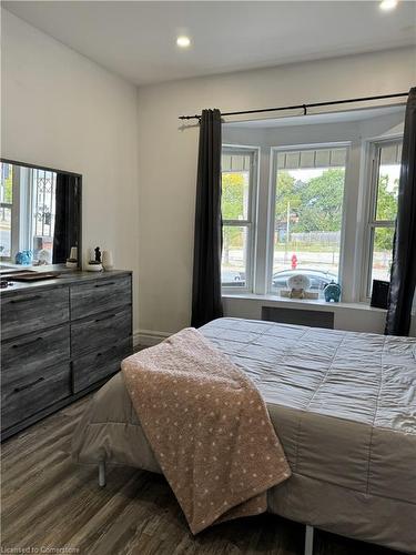 2-1152 King Street E, Hamilton, ON - Indoor Photo Showing Bedroom