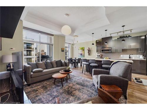 801-90 Charlton Avenue W, Hamilton, ON - Indoor Photo Showing Living Room