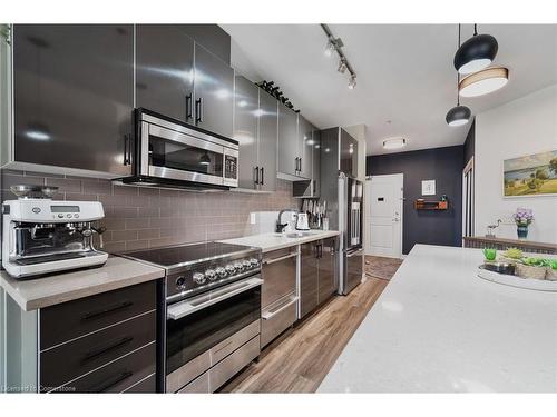 801-90 Charlton Avenue W, Hamilton, ON - Indoor Photo Showing Kitchen With Upgraded Kitchen