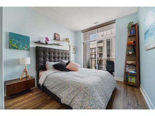 801-90 Charlton Avenue W, Hamilton, ON - Indoor Photo Showing Bedroom