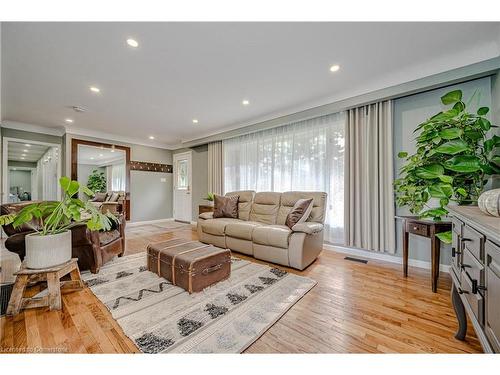 900 Beeforth Road, Millgrove, ON - Indoor Photo Showing Living Room