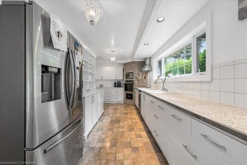 365 Eleanor Place, Ancaster, ON - Indoor Photo Showing Kitchen With Upgraded Kitchen