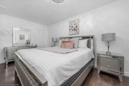 365 Eleanor Place, Ancaster, ON - Indoor Photo Showing Bedroom