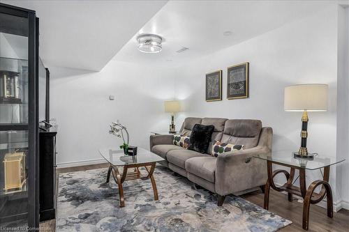 365 Eleanor Place, Ancaster, ON - Indoor Photo Showing Living Room