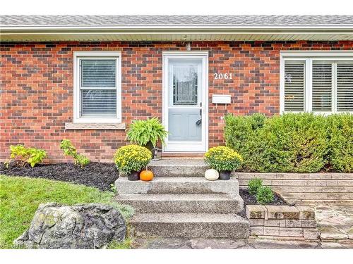 2061 Edinburgh Drive, Burlington, ON - Outdoor