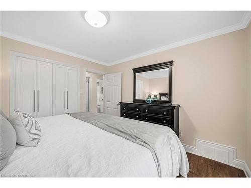 2061 Edinburgh Drive, Burlington, ON - Indoor Photo Showing Bedroom