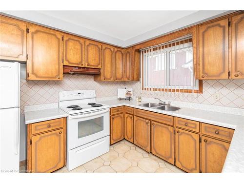 111 Nugent Drive, Hamilton, ON - Indoor Photo Showing Kitchen With Double Sink