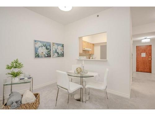 2505-100 Burloak Drive, Burlington, ON - Indoor Photo Showing Dining Room