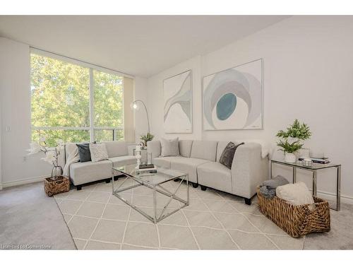 2505-100 Burloak Drive, Burlington, ON - Indoor Photo Showing Living Room