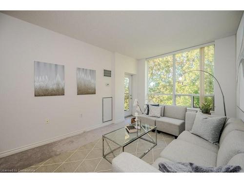 2505-100 Burloak Drive, Burlington, ON - Indoor Photo Showing Living Room