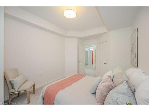 2505-100 Burloak Drive, Burlington, ON - Indoor Photo Showing Bedroom