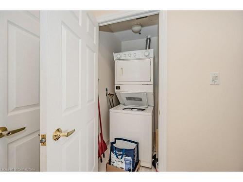 2505-100 Burloak Drive, Burlington, ON - Indoor Photo Showing Laundry Room