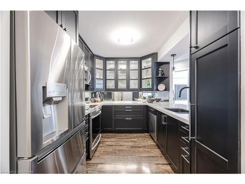 801-442 Maple Avenue, Burlington, ON - Indoor Photo Showing Kitchen With Upgraded Kitchen