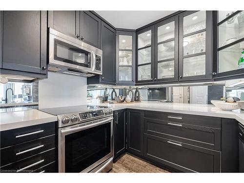 801-442 Maple Avenue, Burlington, ON - Indoor Photo Showing Kitchen With Upgraded Kitchen