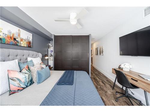 801-442 Maple Avenue, Burlington, ON - Indoor Photo Showing Bedroom