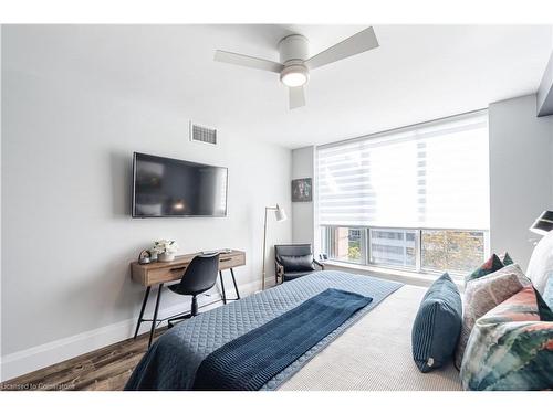 801-442 Maple Avenue, Burlington, ON - Indoor Photo Showing Bedroom