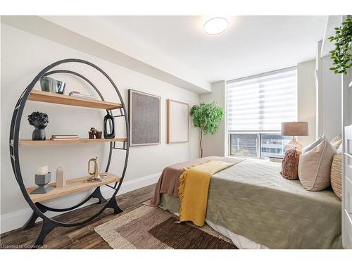 801-442 Maple Avenue, Burlington, ON - Indoor Photo Showing Bedroom