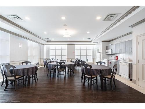 801-442 Maple Avenue, Burlington, ON - Indoor Photo Showing Dining Room