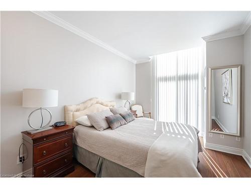 801-442 Maple Avenue, Burlington, ON - Indoor Photo Showing Bedroom