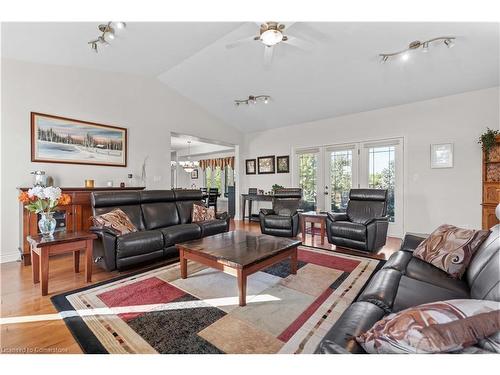 208 6Th Concession Rd E, Flamborough, ON - Indoor Photo Showing Living Room