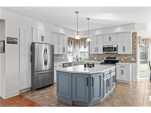 208 6Th Concession Rd E, Flamborough, ON - Indoor Photo Showing Kitchen With Upgraded Kitchen