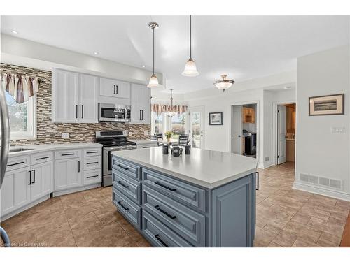 208 6Th Concession Rd E, Flamborough, ON - Indoor Photo Showing Kitchen With Upgraded Kitchen