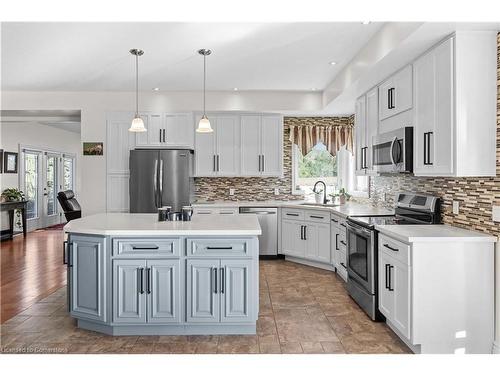 208 6Th Concession Rd E, Flamborough, ON - Indoor Photo Showing Kitchen With Upgraded Kitchen