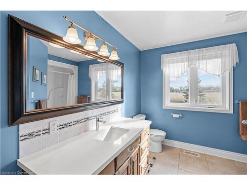 208 6Th Concession Rd E, Flamborough, ON - Indoor Photo Showing Bathroom