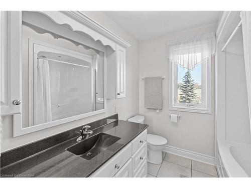 208 6Th Concession Rd E, Flamborough, ON - Indoor Photo Showing Bathroom