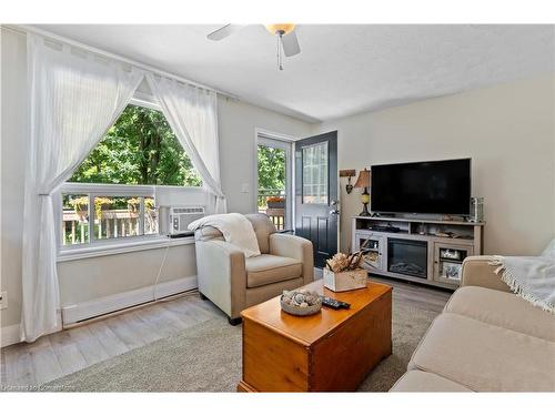 4 Nanticoke Valley Road, Nanticoke, ON - Indoor Photo Showing Living Room