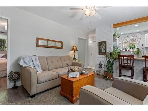 4 Nanticoke Valley Road, Nanticoke, ON - Indoor Photo Showing Living Room