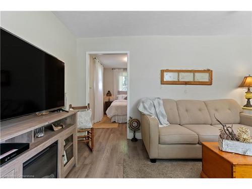 4 Nanticoke Valley Road, Nanticoke, ON - Indoor Photo Showing Living Room