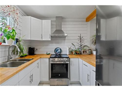 4 Nanticoke Valley Road, Nanticoke, ON - Indoor Photo Showing Kitchen With Double Sink