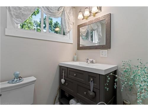 4 Nanticoke Valley Road, Nanticoke, ON - Indoor Photo Showing Bathroom