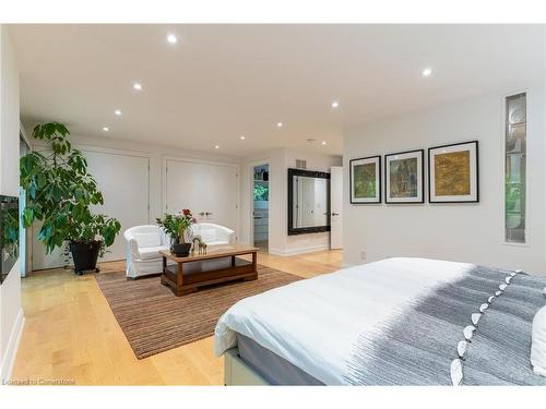 5071 Spruce Avenue, Burlington, ON - Indoor Photo Showing Bedroom