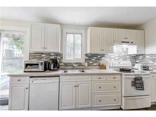 185 Simcoe Street E, Hamilton, ON - Indoor Photo Showing Kitchen